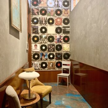 Full Belly - Hallway to restrooms. - Breakfast & Brunch Near Me - San Antonio, Texas