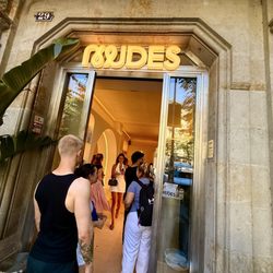NUDES - Outside