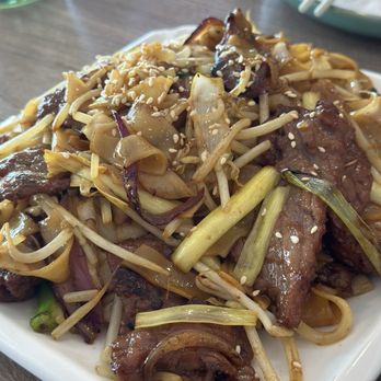Mom Kitchen - Beef Chow Fun - Chinese Near Me - San Diego, California
