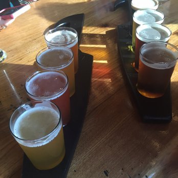 Harpoon Brewery - Harpoon samplers - Breweries Near Me - Boston, Massachusetts Harpoon Brewery - Harpoon samplers - Breweries Near Me - Boston, Massachusetts