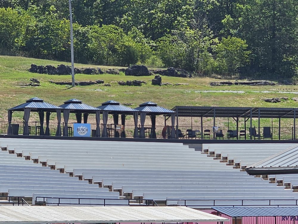 Black Oak Amphitheater Logo