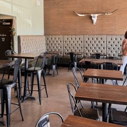 Green Eyes Coffee - Interior seating