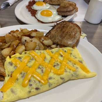 Salisa's - Polish sausage omelet and corned beef hash. Delicious. This is why we keep coming back..... - New American Near Me - Niagara Falls, New York Salisa's - Polish sausage omelet and corned beef hash. Delicious. This is why we keep coming back..... - New American Near Me - Niagara Falls, New York