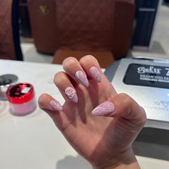 M Vince Nail Spa - Nail Salons Near Me - Austin, Texas