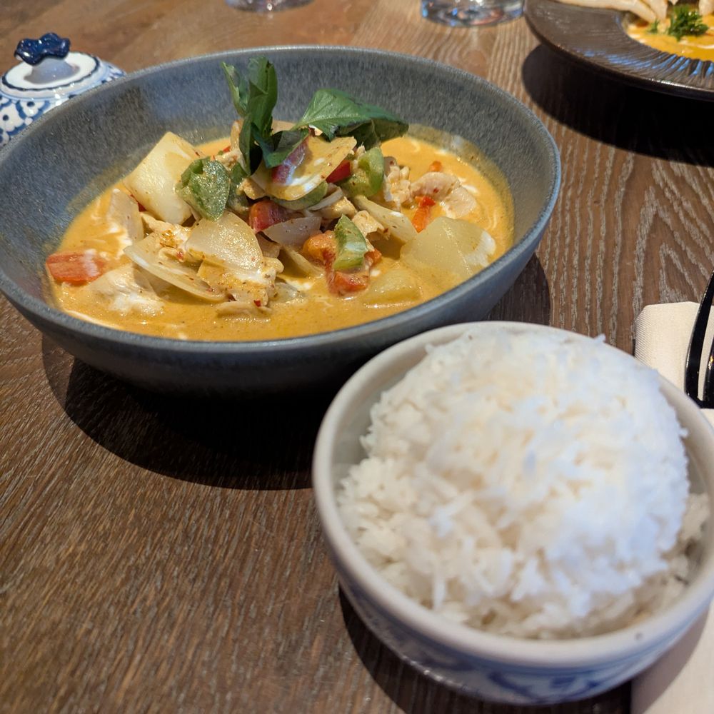 Yellow curry with chicken Yellow curry with chicken