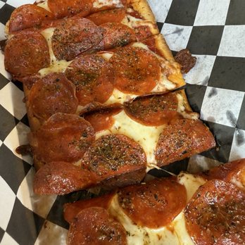 Horn Run Brewing - Pepperoni flatbread - Breweries Near Me - Eastport, Maine Horn Run Brewing - Pepperoni flatbread - Breweries Near Me - Eastport, Maine