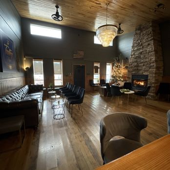 The Tasting Room - Interior - Bars Near Me - Broken Bow, Oklahoma