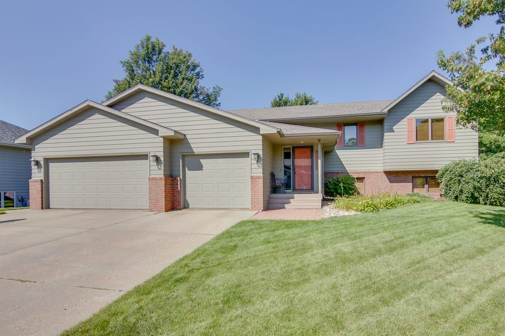 HEGG REALTORS Updated October 2024 14 Photos 6225 S Minnesota Ave