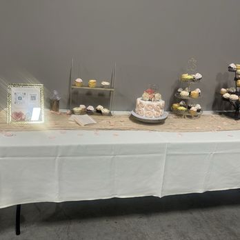 Blancas Cakes & Catering - Assortment of cupcakes and wedding cake (I added the cake top decor) - Cupcakes Near Me - San Antonio, Texas Blancas Cakes & Catering - Assortment of cupcakes and wedding cake (I added the cake top decor) - Cupcakes Near Me - San Antonio, Texas