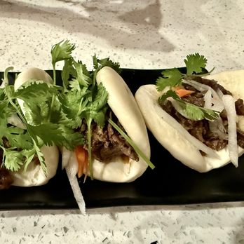 Pholicious - Garlic butter beef banh bao - Vietnamese Near Me - Bloomingdale, Illinois
