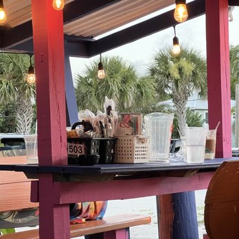 Archie's Seabreeze - Another table waiting for patrons. - American Near Me - Fort Pierce, Florida