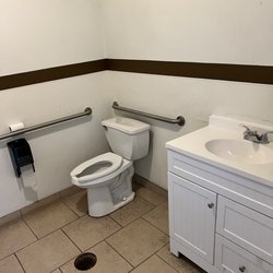 Spring Laundromat - Bathroom