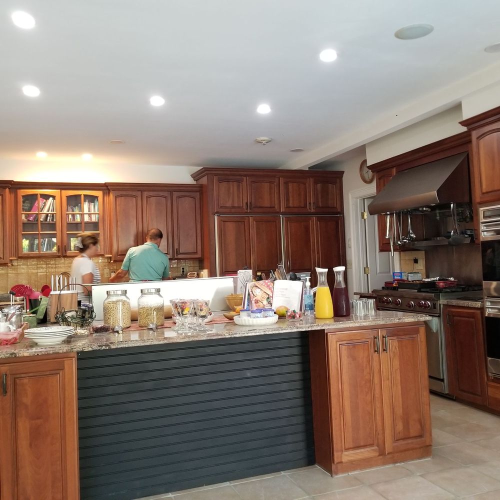 Villa Bed & Breakfast - Kitchen for breakfast - Hotels Near Me - Westerly, Rhode Island