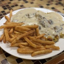 Cafe Colombia - Chicken mushroom sauce w/ fries