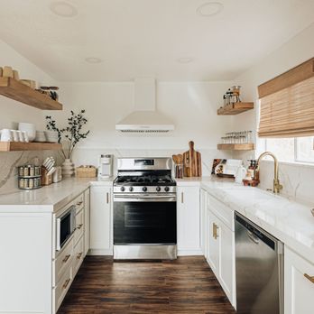 The Orange Cabins - Kitchen design by The Orange Cabins - Vacation Rentals Near Me The Orange Cabins - Kitchen design by The Orange Cabins - Vacation Rentals Near Me