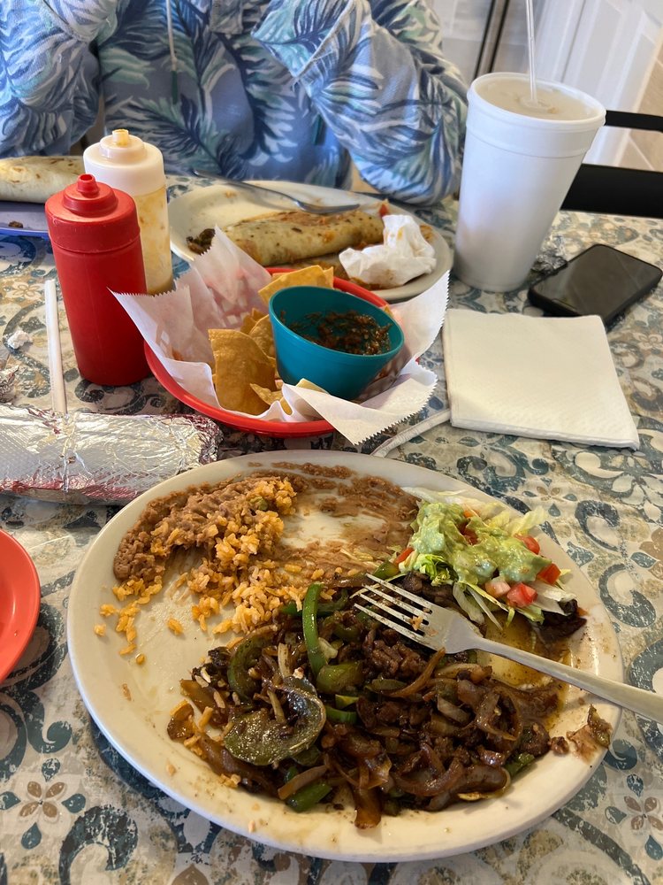 Food from Noe's Tacos