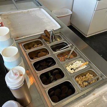 Rock N Roll - Toppings area - Ice Cream & Frozen Yogurt Near Me - Stockton, California Rock N Roll - Toppings area - Ice Cream & Frozen Yogurt Near Me - Stockton, California