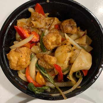 Sisters Thai - Tofu drunken noodles - Thai Near Me - Alexandria, Virginia Sisters Thai - Tofu drunken noodles - Thai Near Me - Alexandria, Virginia