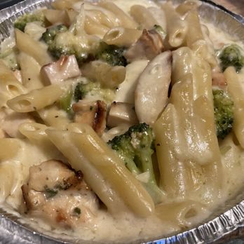 Primo Pizzeria - Chicken Alfredo - Pizza Near Me - Hadley, Massachusetts Primo Pizzeria - Chicken Alfredo - Pizza Near Me - Hadley, Massachusetts
