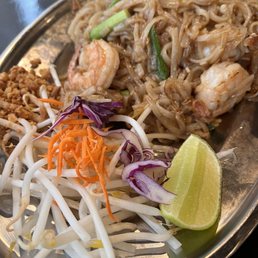 Shrimp pad thai Shrimp pad thai