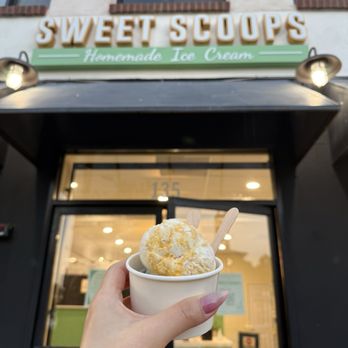 Sweet Scoops Homemade Ice Cream - mango sticky rice and black sesame - Ice Cream & Frozen Yogurt Near Me - Fullerton, California Sweet Scoops Homemade Ice Cream - mango sticky rice and black sesame - Ice Cream & Frozen Yogurt Near Me - Fullerton, California