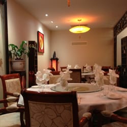 Citi Zen Chinese Restaurant - Lovely table settings and good round tables for group dining over chinese food.