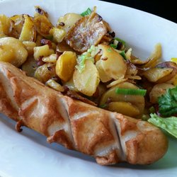 Restaurant Route 24 - Bratwurst mit Bratkartoffeln