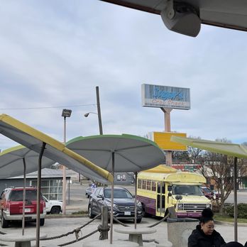 Sugar's Crab Shack - Eating area - Seafood Near Me - Richmond, Virginia