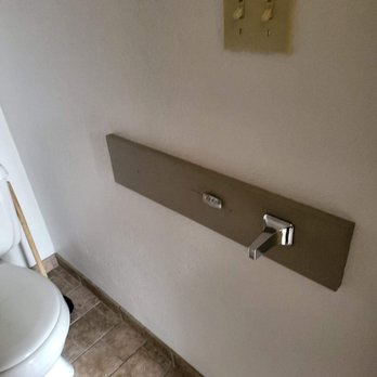 Brentwood Lodging - Toilet roll broke off getting tissue - Hotels Near Me - Indian River, Michigan Brentwood Lodging - Toilet roll broke off getting tissue - Hotels Near Me - Indian River, Michigan