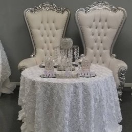 Mix match throne chairs :( Mix match throne chairs :(