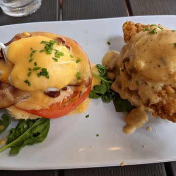 Ruby Sunshine Knoxville - Peacemaker - Eggs Blackstone (L) & Chicken St. Charles (R) - Breakfast & Brunch Near Me - Knoxville, Tennessee