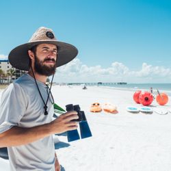Holiday Water Sports-Fort Myers Beach - We have paddleboards, kayaks and aquacycles for rent