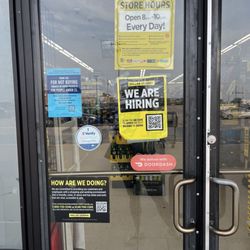 Dollar General - The door
