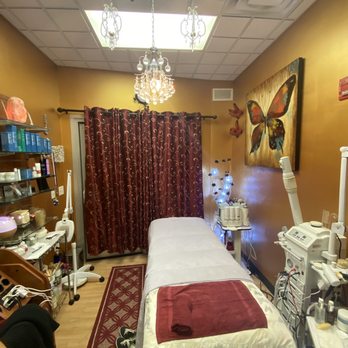 Nedaa’s Luxury Spa - Nedaa's spa. New hydro facial machine! - Skin Care Near Me - Orland Park, Illinois Nedaa’s Luxury Spa - Nedaa's spa. New hydro facial machine! - Skin Care Near Me - Orland Park, Illinois