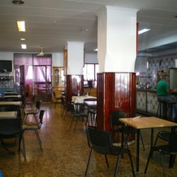 Bar Cooperativa Santa Bárbara - Barra y primer comedor; al fondo el segundo.