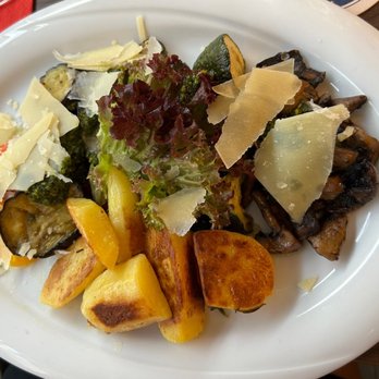 Restaurant im Literaturhaus - Roasted vegetable plate - Cafes Near Me - Nuremberg, BY Restaurant im Literaturhaus - Roasted vegetable plate - Cafes Near Me - Nuremberg, BY