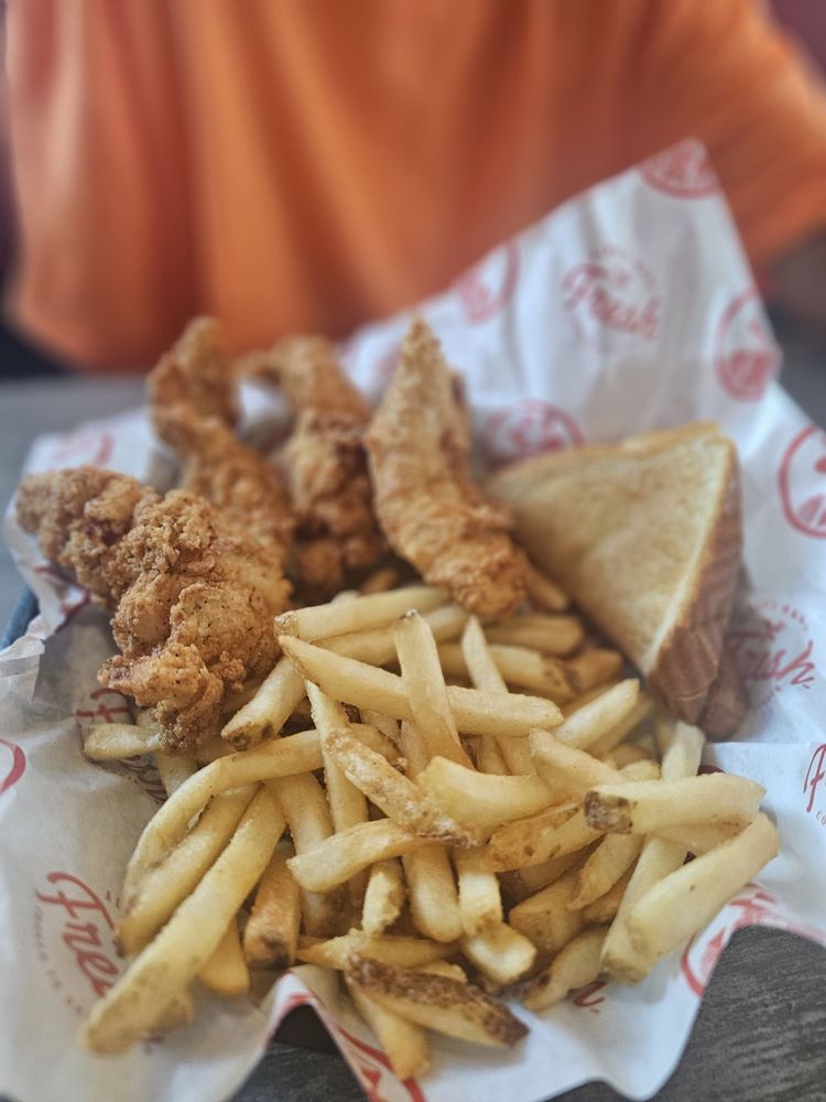 Slim Chickens Logo