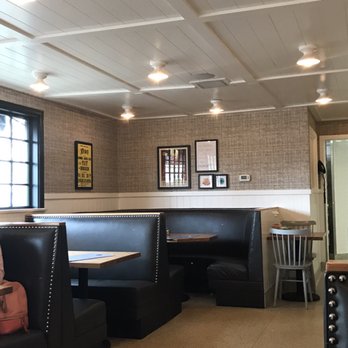 Jongewaard's Bake n Broil - Back room for larger parties - American Near Me - Long Beach, California