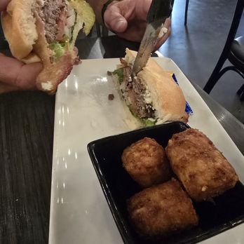 Blake's Kitchen & Kocktailz - New American Near Me - Columbus, Texas