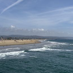 View south from Newport Beach pier. View south from Newport Beach pier.