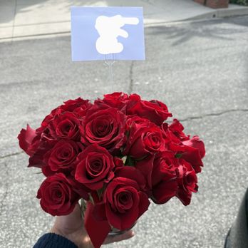 Beverly Hills Florist - Photo by deliver person of the actual flowers provided - Florists Near Me - Beverly Hills, California Beverly Hills Florist - Photo by deliver person of the actual flowers provided - Florists Near Me - Beverly Hills, California