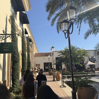 Ralph's Coffee - Line - Coffee & Tea Near Me - Newport Beach, California Ralph's Coffee - Line - Coffee & Tea Near Me - Newport Beach, California