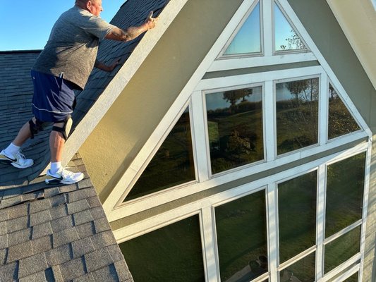 Ed Hilbert roofing Logo