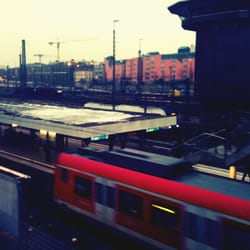 Bienen-Apotheke - S-Bahn Station Hackerbrücke