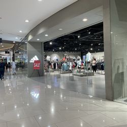 Robinsons Magnolia