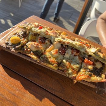 VASO - Chicken pesto flatbread - Cocktail Bars Near Me - Dublin, Ohio
