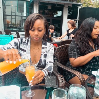 Upper Kirby Bistro - Outside, patio, scenery - New American Near Me - Houston, Texas