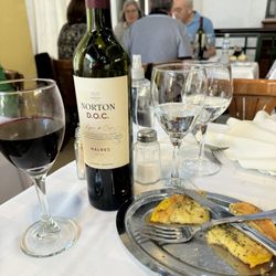 El Establo - Good wine and provoletta