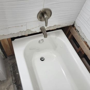 Izya Handyman - The bathroom starting demo - Handyman Near Me - Valley glen, California Izya Handyman - The bathroom starting demo - Handyman Near Me - Valley glen, California