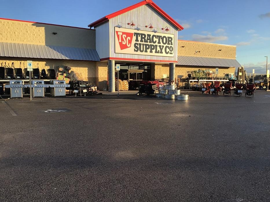 TRACTOR SUPPLY Updated May 2024 880 Clarence E Chesnut Junior Bypass, Centre, Alabama Pet